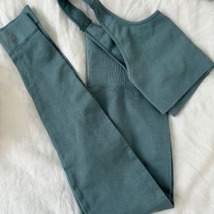 Set Active X Madelyn Cline Blue-Gray workout set